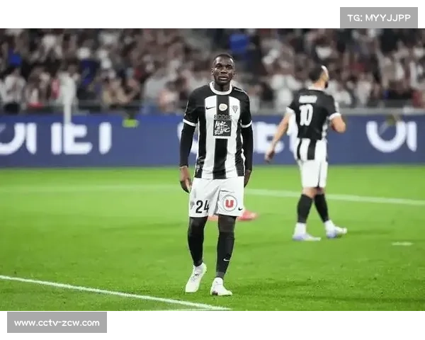 巴黎FC1-1昂热:保级战平局收场,主队定位球优势难掩防线重组困境 巴黎FC1-1昂热:保级战平局收场,主队定位球优势难掩防线重组困境